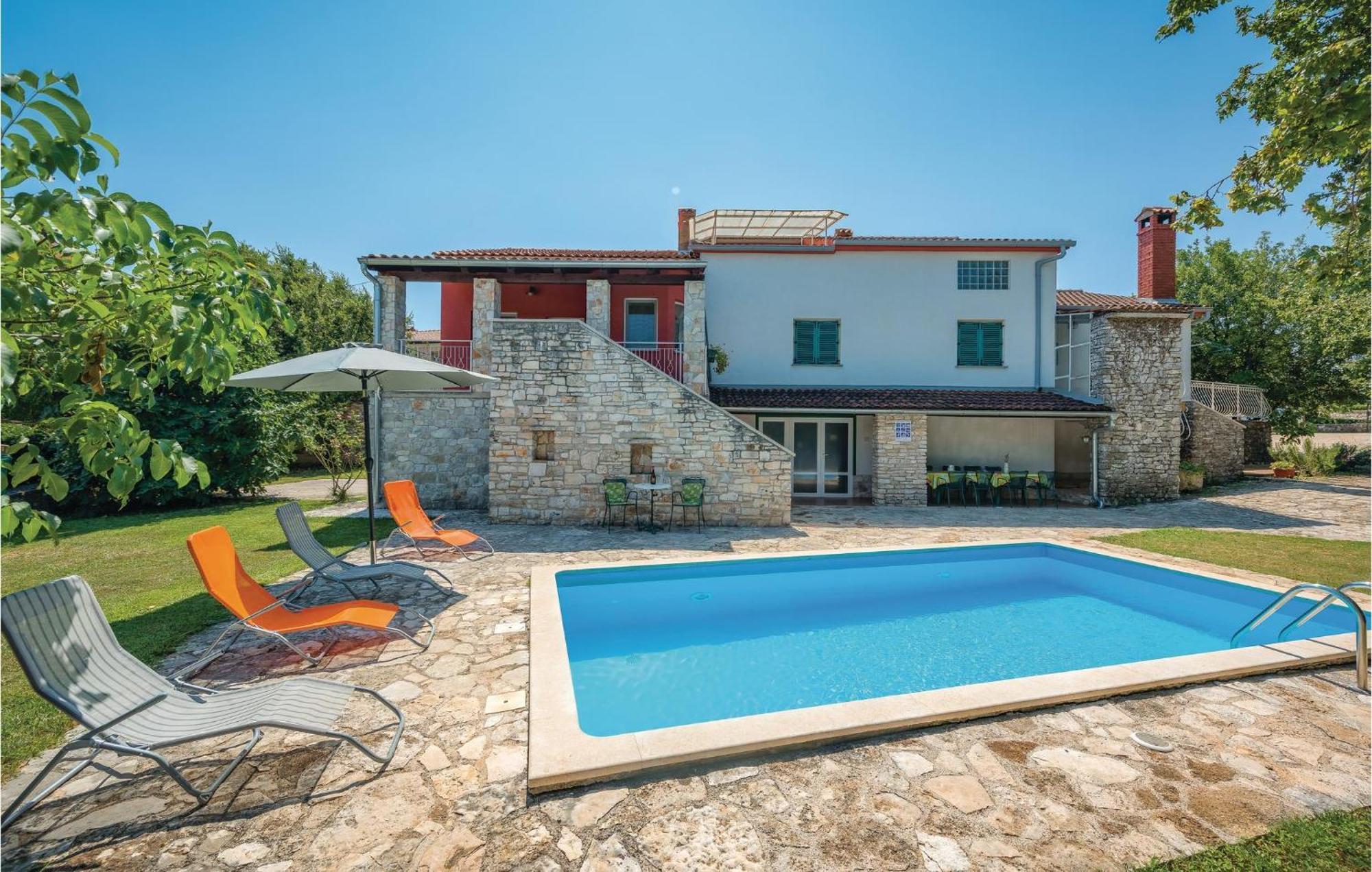 2 Bedroom Pet Friendly In Rovinj * Rovinjsko Selo